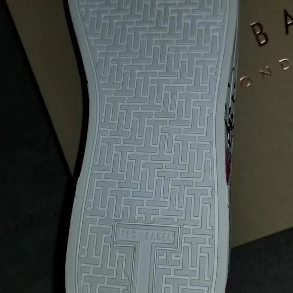 Ted Baker LONDON Sneakers. Size 10. White/Floral at the sole - Picture 6 of 8